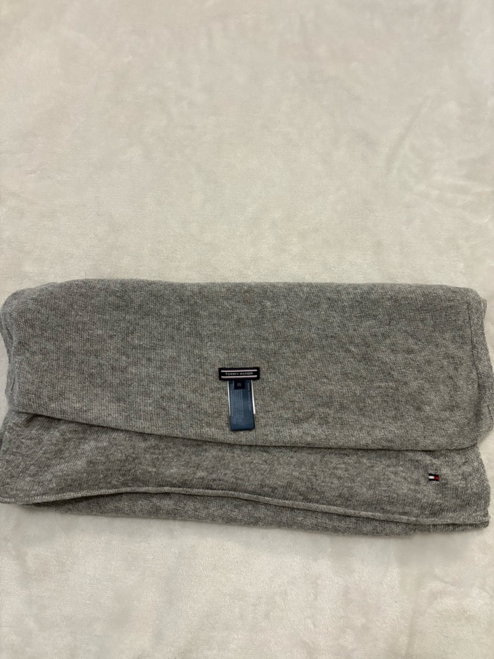 Tommy Hilfiger Light Gray Knit Scarf